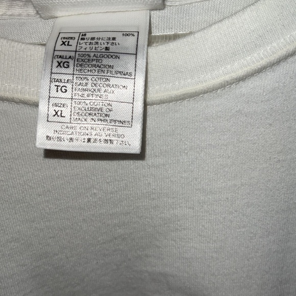 Disney NYC Cream/White T Shirt - Picture 7 of 7